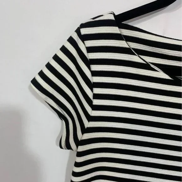GAP woman’s black and white striped dress. Sheath dress. Size small. New… - Picture 3 of 6